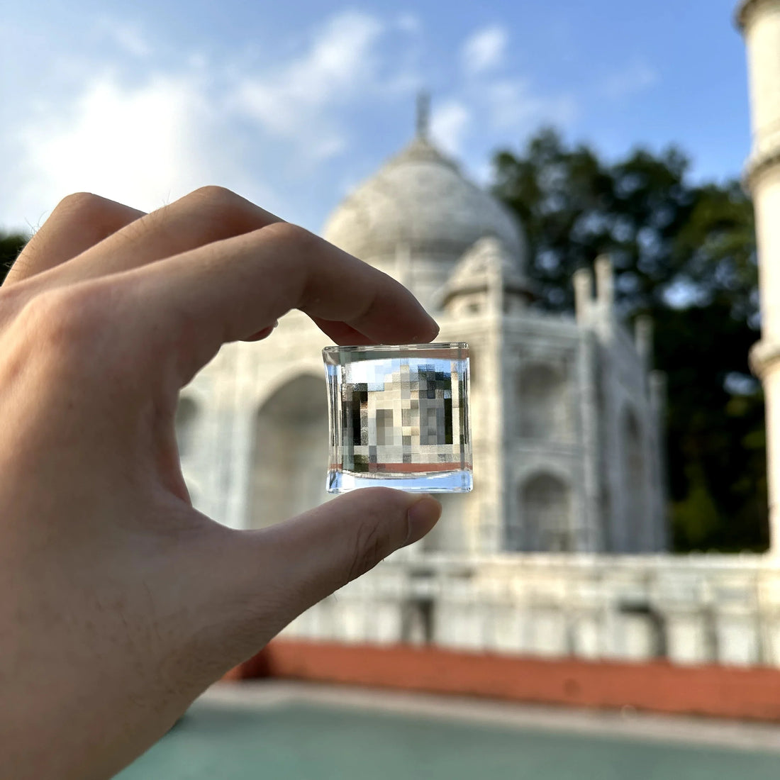 Pixel Crystal creating a physical pixelated lens effect