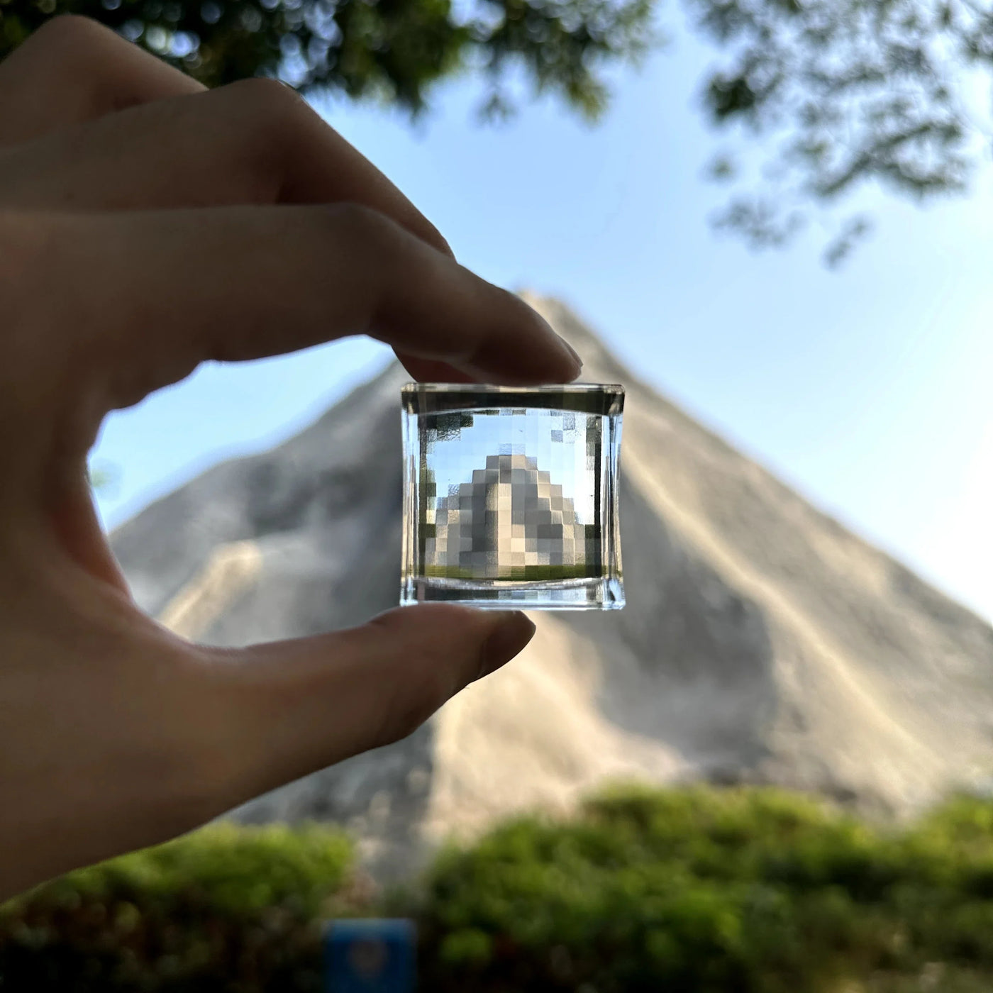 Pixel Crystal lens creating a pixelated view